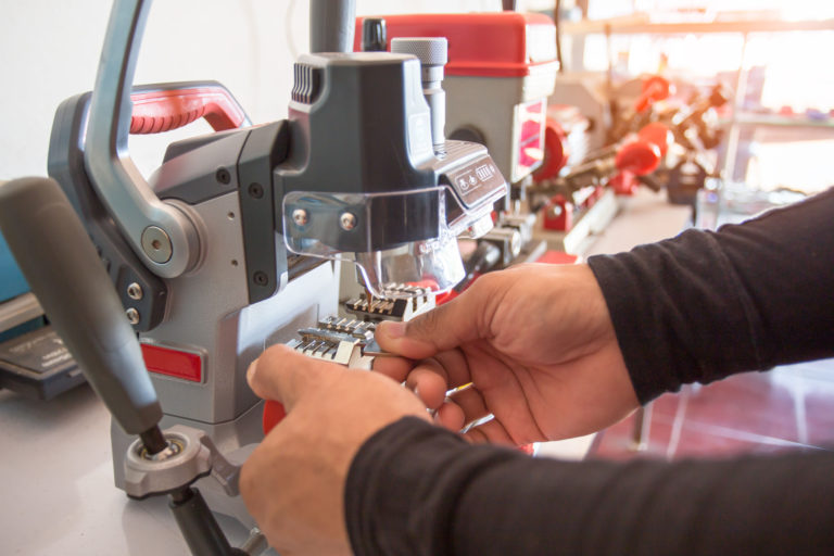 key cutter tool locksmith in oviedo